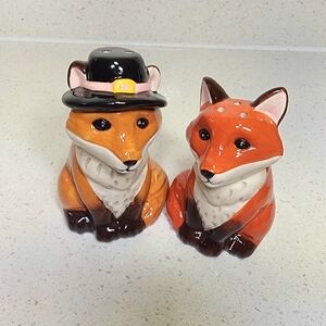 Fox Salt and Pepper Shakers. Ceramic. New No Tag